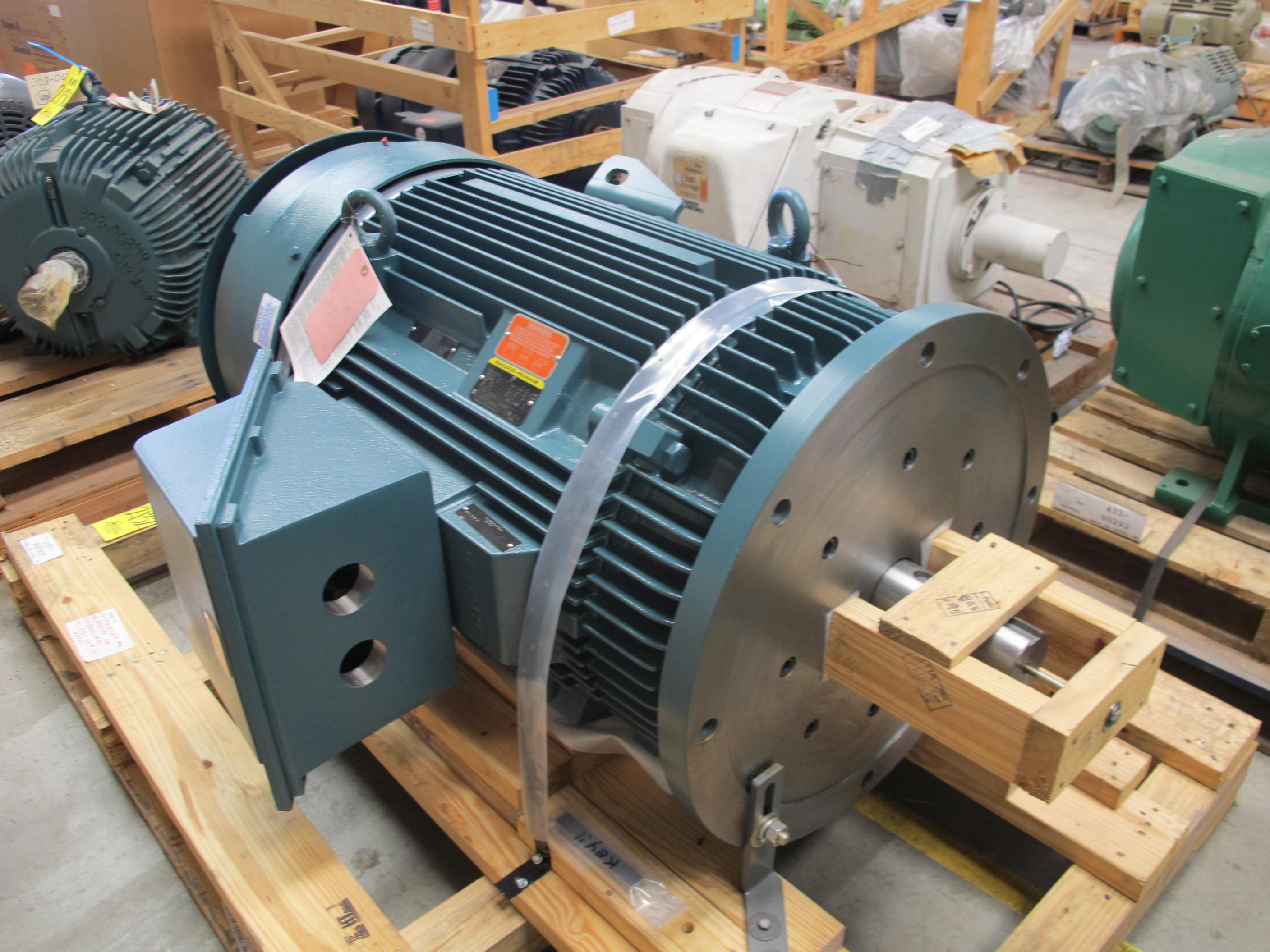 MOTOR, ELECTRIC TYPE, 175 HORSEPOWER, 480V ELEC RATING, 1786 RPM, 204 FLA AMPS, TEFC ENCLOSURE, CONTINUOUS DUTY, 1.0 SERVICE FACTOR. CLASS H INSULATION. 80 C HEAT-RISE OVER 40 C AMBIENT. MOTOR HEATER CIRCUIT TWO ELEMENTS, EACH RATED FOR 400W@240V, PARALLEL CONNECTED OPERATING AT 120V. SONGS DWG. 1814-AU599-D0003 . SO23-401-E-46. PART # DS10088588 (W-44) LOADING & HANDLING FEE $15-